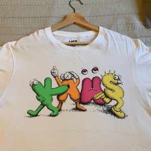 Uniqlo x KAWS Logo T-Shirt size XL